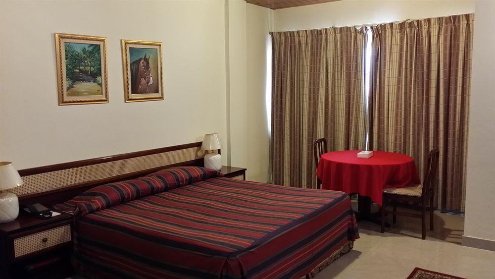 Atlas Hotel Al-Manamah Bagian luar foto