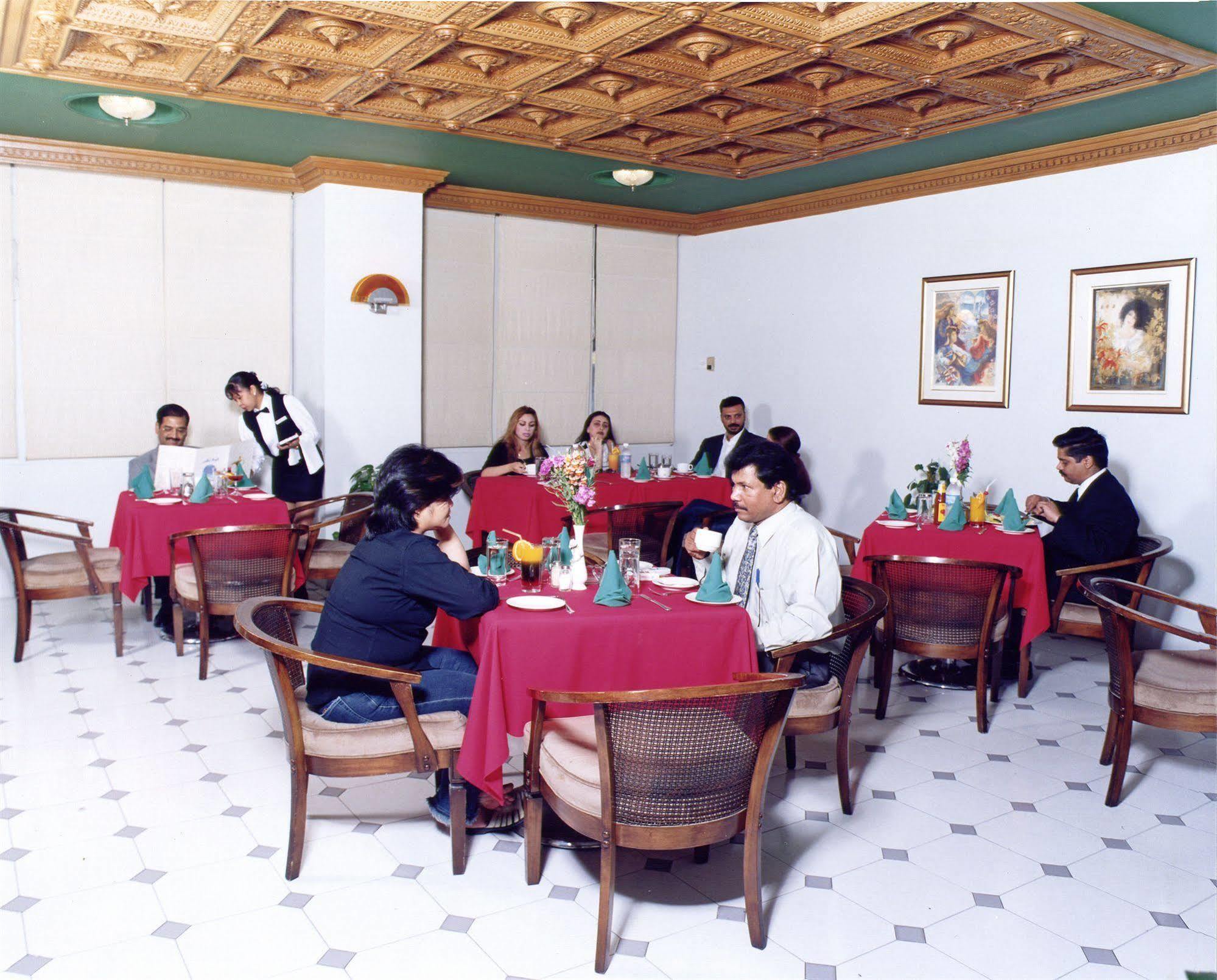 Atlas Hotel Al-Manamah Bagian luar foto