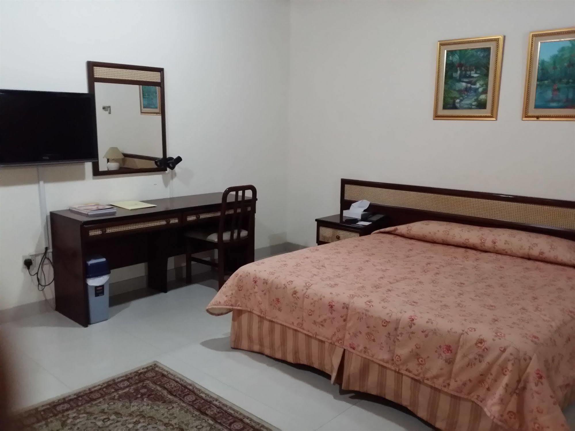 Atlas Hotel Al-Manamah Bagian luar foto