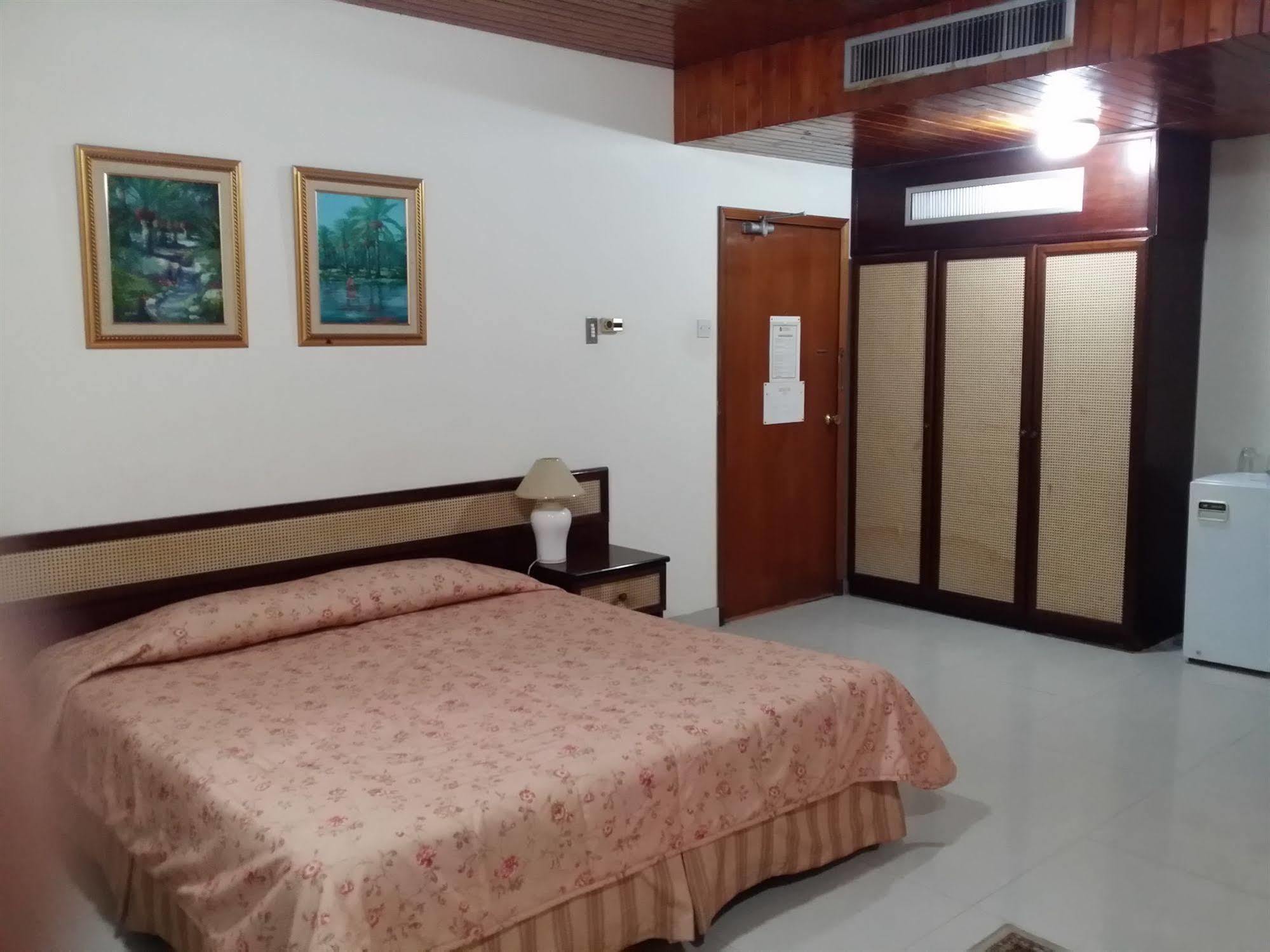 Atlas Hotel Al-Manamah Bagian luar foto