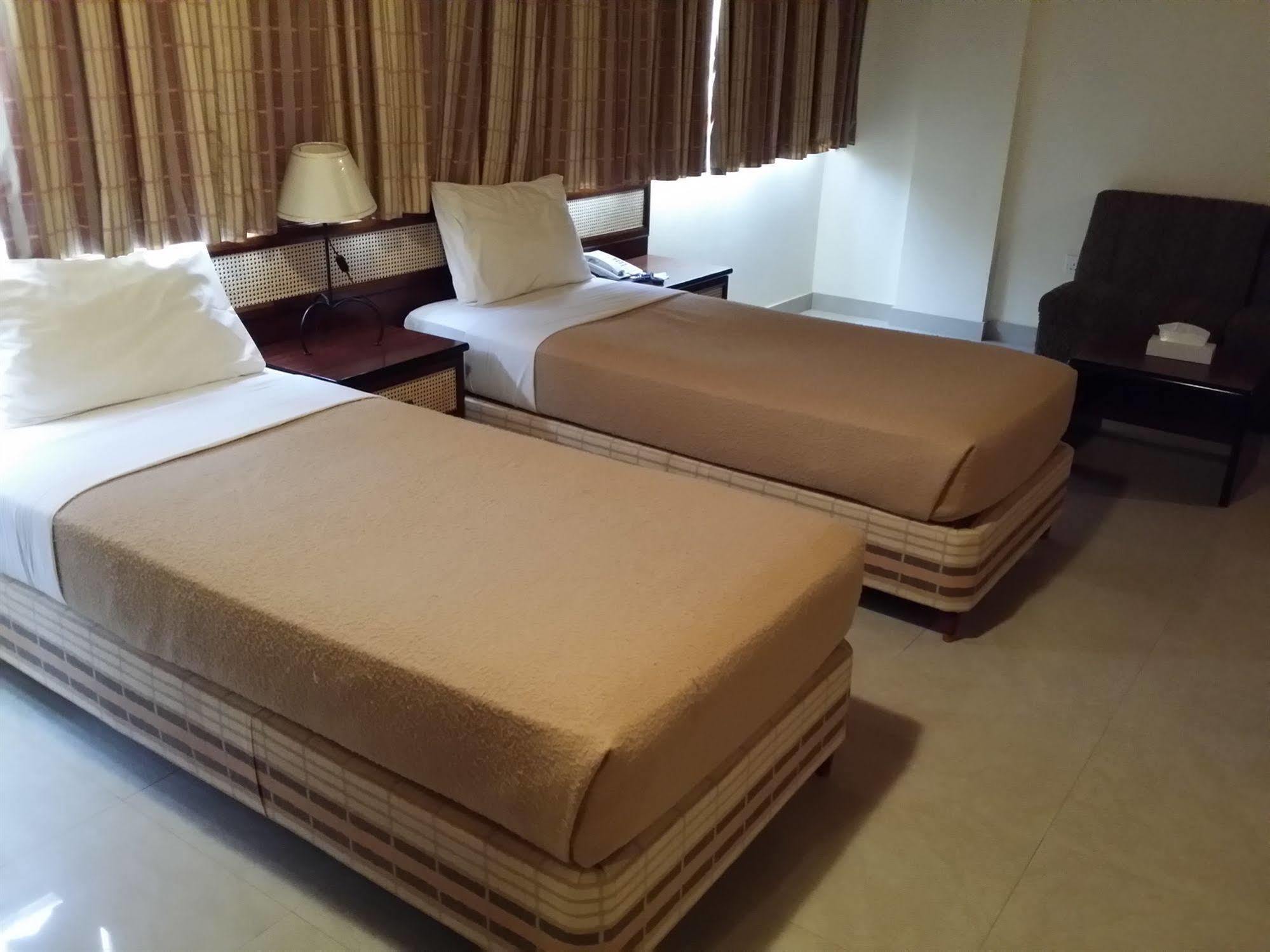 Atlas Hotel Al-Manamah Bagian luar foto