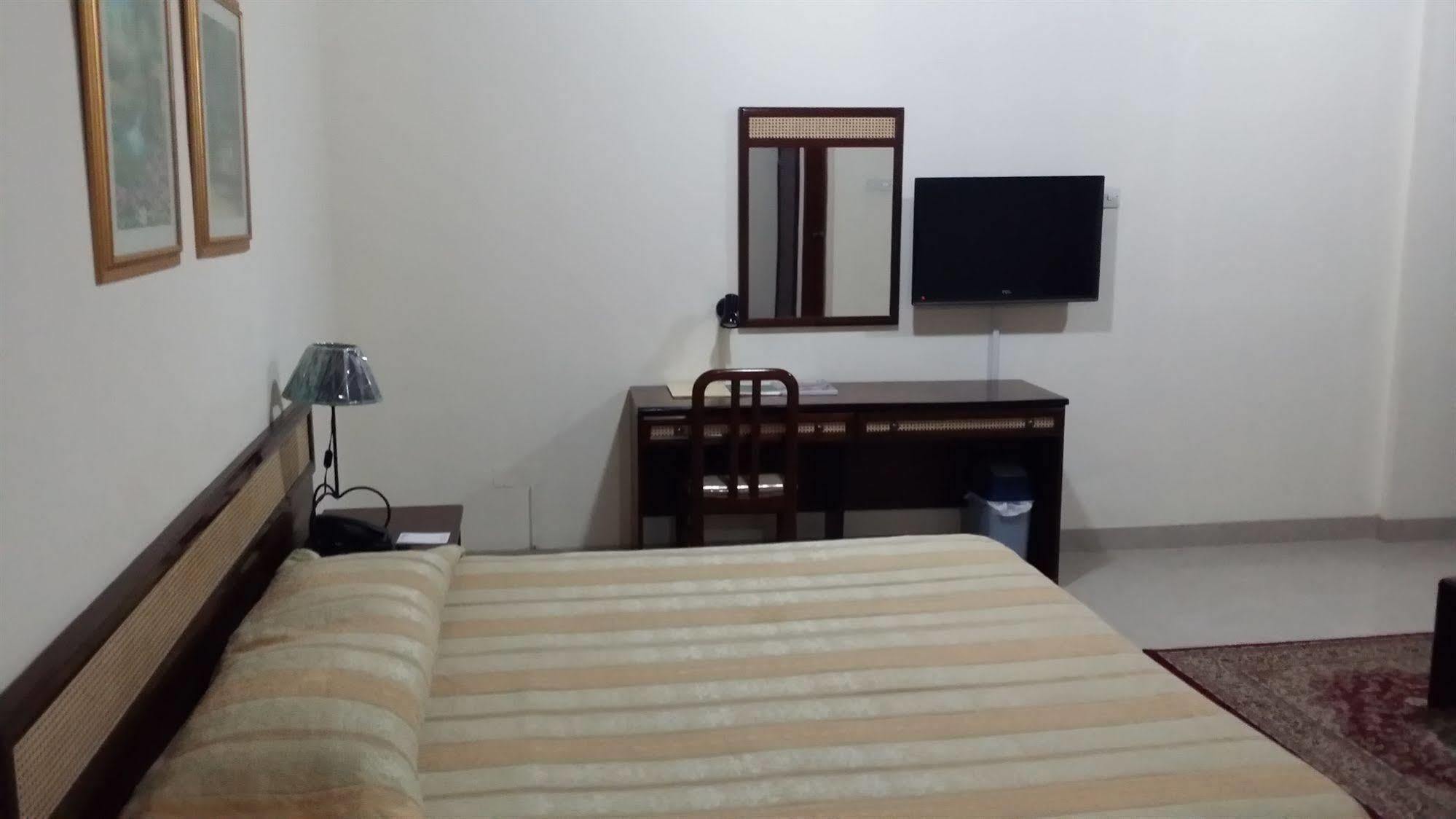 Atlas Hotel Al-Manamah Bagian luar foto