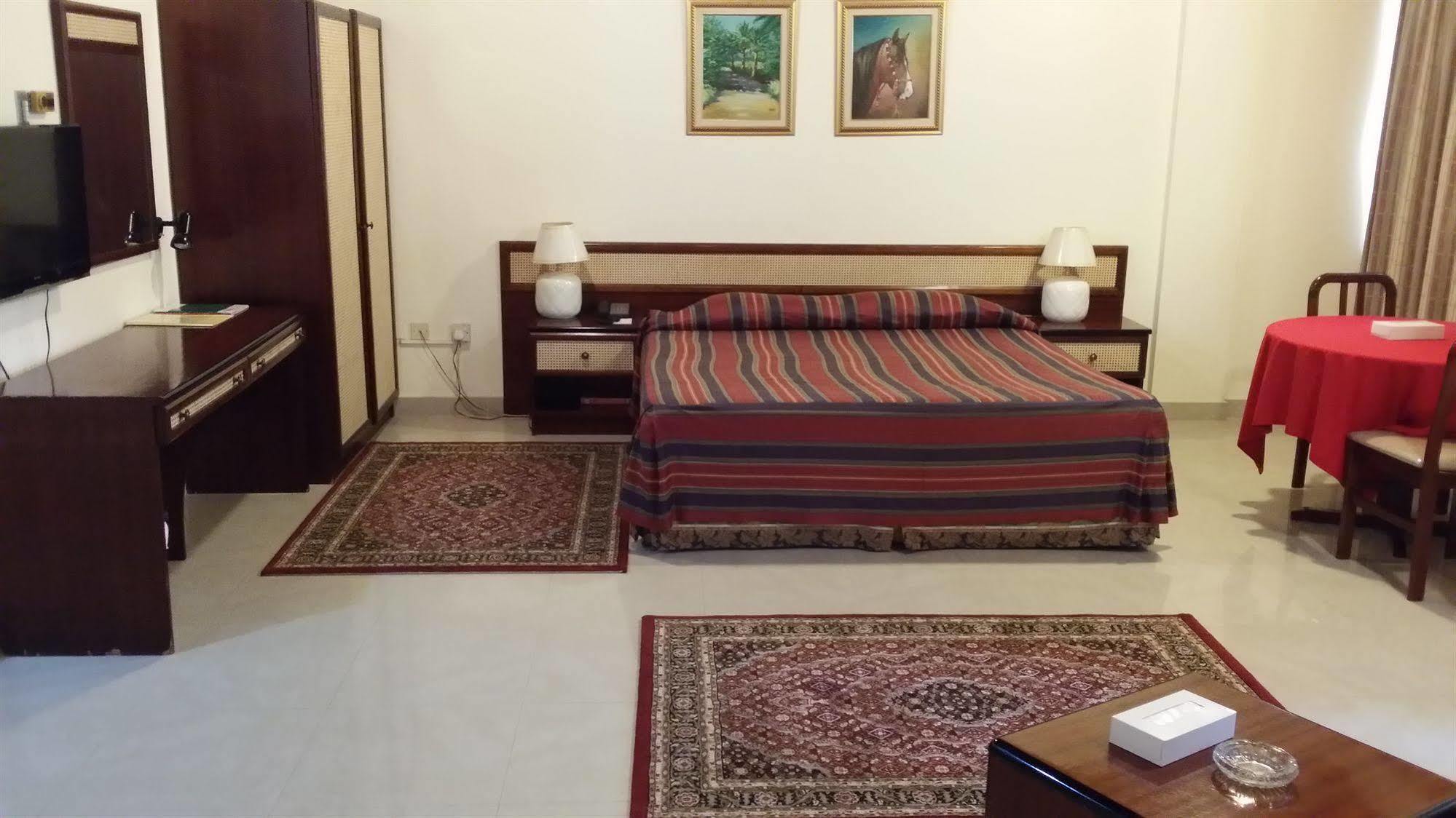Atlas Hotel Al-Manamah Bagian luar foto